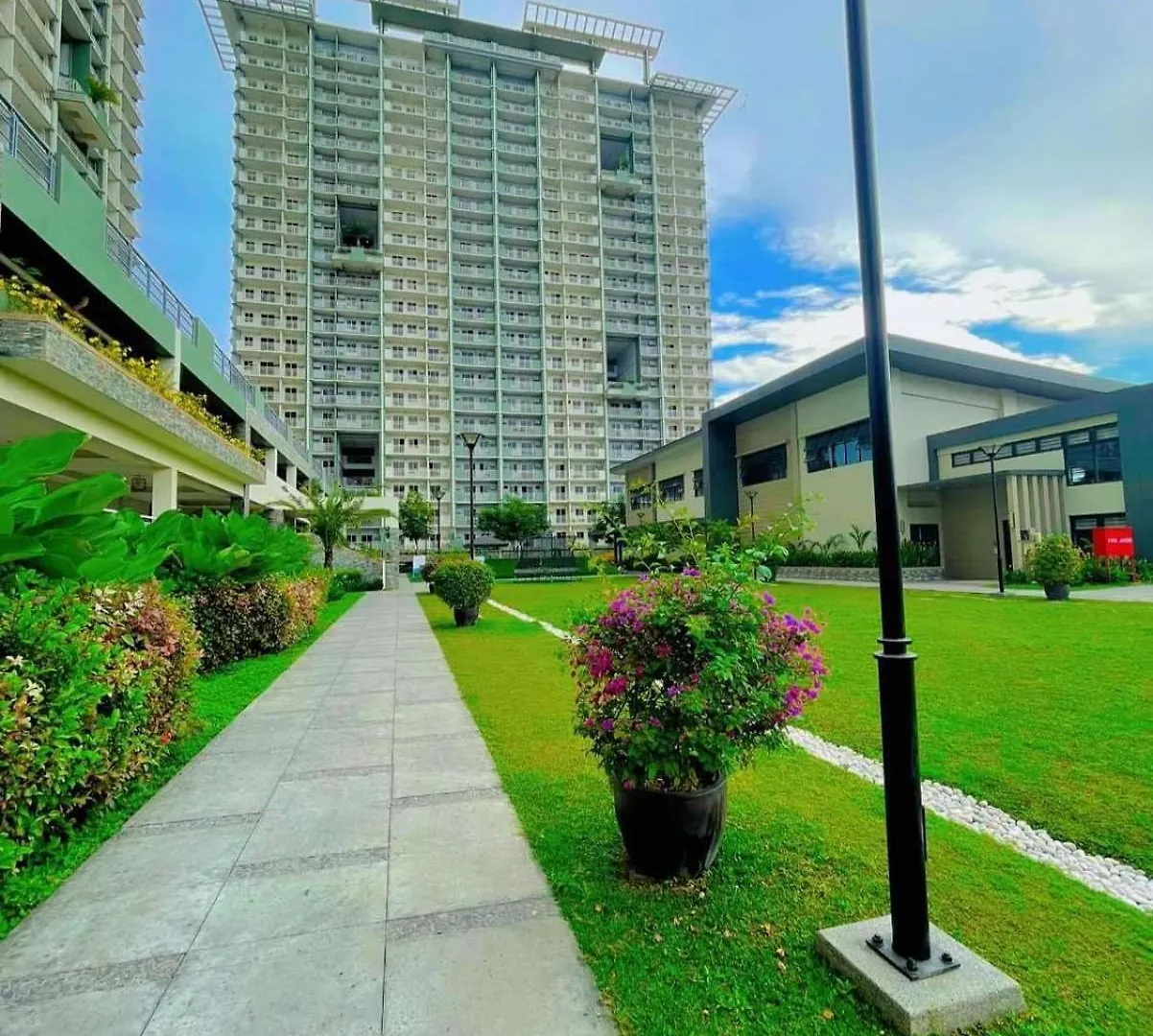 Daire 1 Bedroom Condo With Balcony In Verdon Parc Trevans Building Davao City
